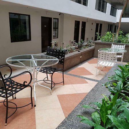 Heart Of The City Studio With Balcony Davao Екстер'єр фото